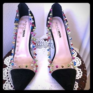 Multi stud pumps in velvet